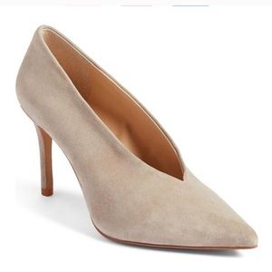 NWOT Vince Camuto Ankia Suede Pumps